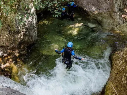 family active lofer avontuurlijke gezinsvakantie canyoning kids oostenrijk (5)