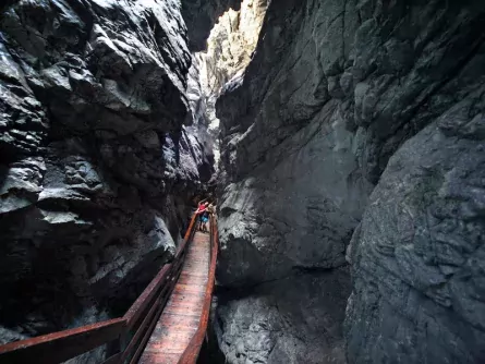 family active lofer avontuurlijke gezinsvakantie oostenrijk hike door een kloof  vorderkaserklamm   saalachtaler naturgewalten3
