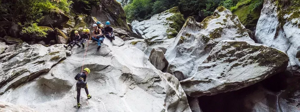 family active zillertal avontuurlijke gezinsvakantie tirol oostenrijk canyoning 2