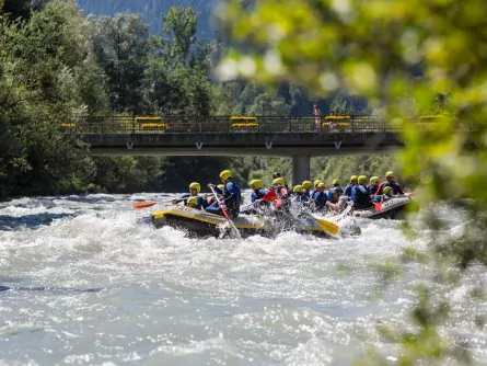 family active zillertal actieve gezinsvakantie mayrhofen alpenreizen family rafting (1)