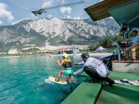 family active otztal actieve gezinsvakantie families otztal tirol oostenrijk kids wakeboarden