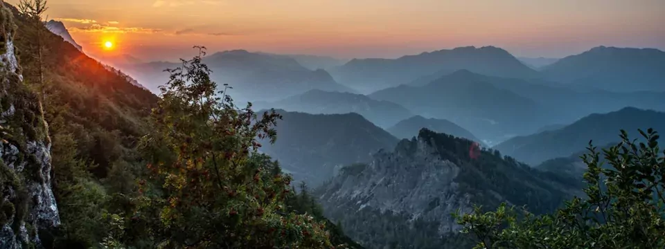 huttentocht gesäuse national park runde steiermark oostenrijk alpen st3 heßhütte   ennstalerhütte sonnenuntergang auf der ennstalerhütte