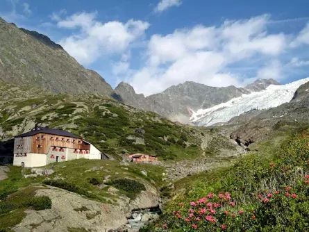 huttentocht stubaier höhenweg stubaier alpen stubaital oostenrijk stubai tirol tourismusverband stubai tirol stage 4 dresdner hütte richtung sulzenau huette3