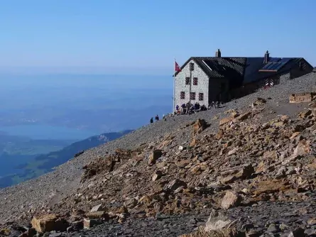 huttentocht interlaken bern zwitserland blüemlisalphütte