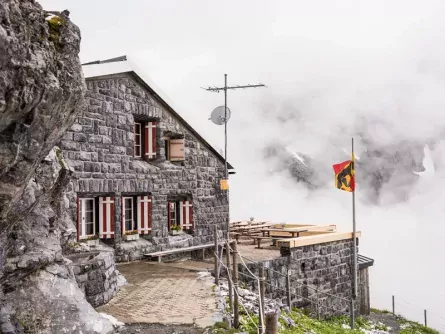 huttentocht interlaken bern zwitserland gspaltenhornhutte