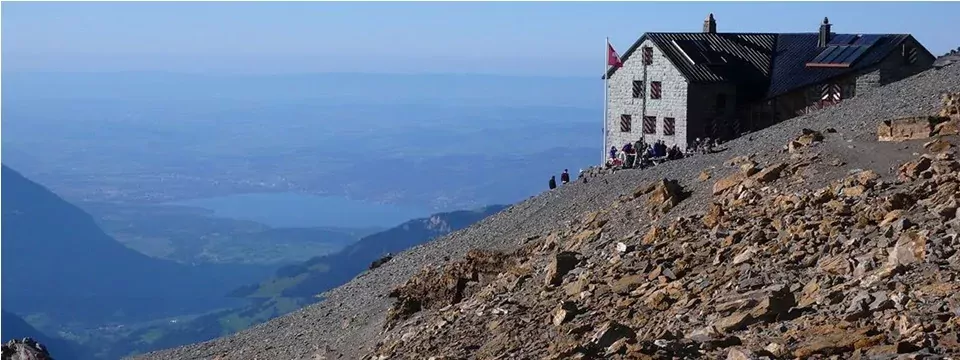 huttentocht interlaken kandersteg bern zwitserland blüemlisalphütte
