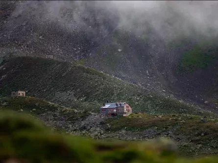 Huttentocht Kesch Trek Graubünden Zwitserland Es cha Hütte (2)