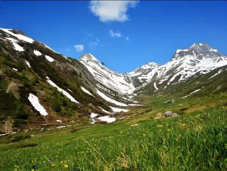 Huttentocht Kesch Trek Graubünden Zwitserland Es cha Hütte uitzicht
