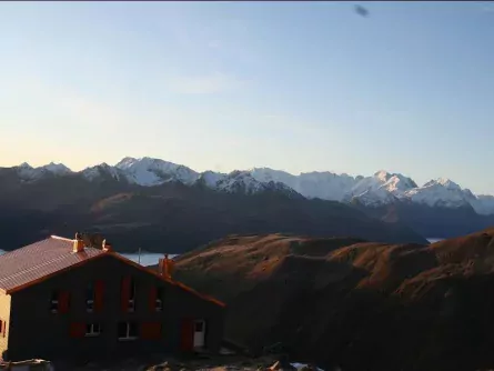 Huttentocht Kesch Trek Graubünden Zwitserland Es cha Hütte uitzicht 2