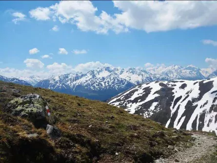 Huttentocht Kesch Trek Graubünden Zwitserland Es cha Hütte uitzicht 3