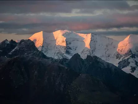 Huttentocht Kesch Trek Graubünden Zwitserland Es cha Hütte uitzicht 4