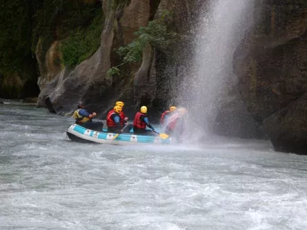 outdoor active samoëns avontuurlijke outdoorvakantie families vrienden frankrijk haute savoie rafting 2
