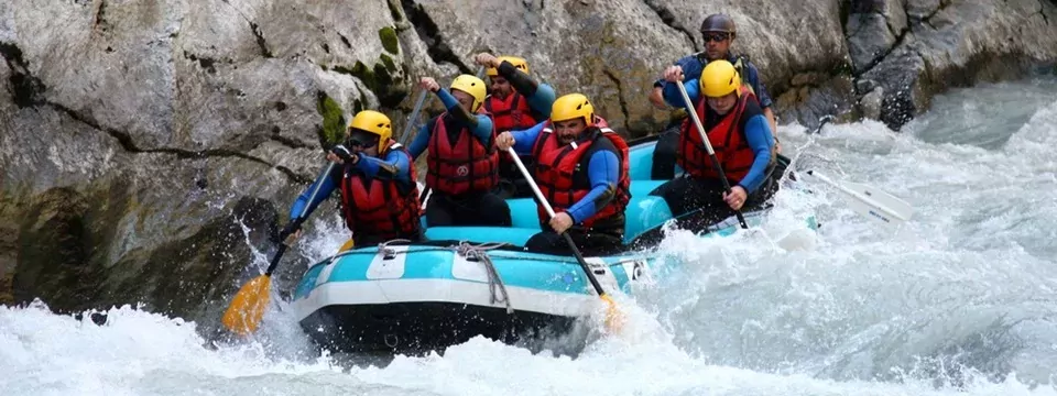 outdoor active samoëns avontuurlijke outdoorvakantie families vrienden stellen frankrijk haute savoie rafting