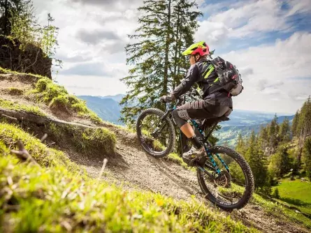 family outdoor active lago di garda actieve vakantie gardameer trentino zuid tirol italie mountainbiken
