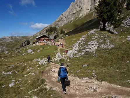 day 5   huttentocht puez odle nature_park dolomieten italiaanse alpen italie berghut day 5   sassolungo & sasso piatto (31)