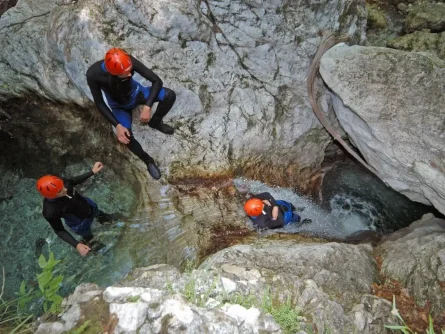 family outdoor active bovec outdoorvakantie slovenie outdoorparadijs julische alpen canyoning 1