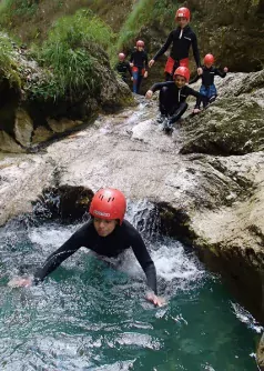 family outdoor active bovec outdoorvakantie slovenie outdoorparadijs julische alpen canyoning (2)