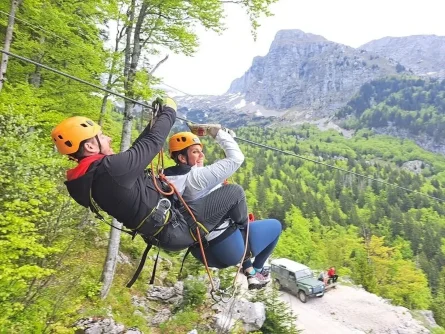 family outdoor active bovec outdoorvakantie slovenie zipline 3