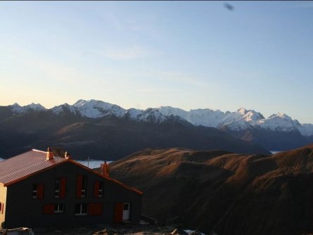 Huttentocht Kesch Trek Graubünden Zwitserland Es cha Hütte uitzicht 2
