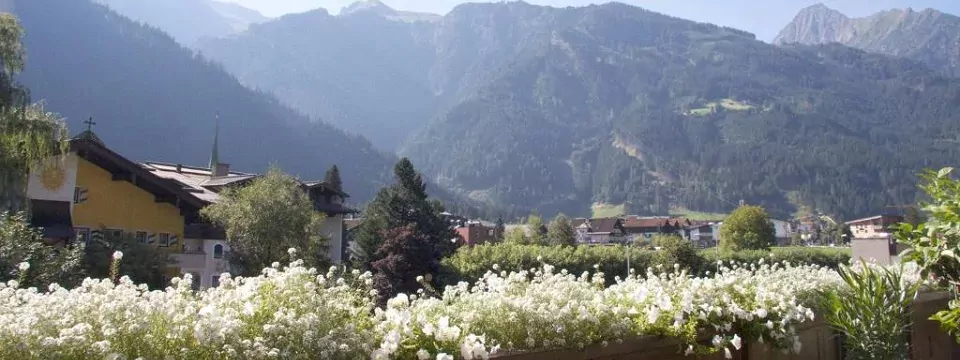 outdoor active zillertal outdoorvakantie oostenrijk tirol mayrhofen hotel landhaus carla uitzicht